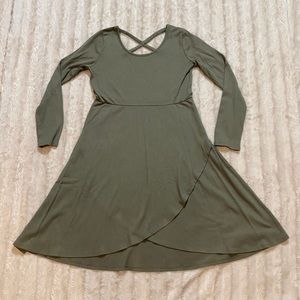 Olive green kids dress size large 10-12 soft and stretchy mid length sleeve
